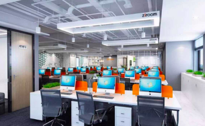 “橙红色”点缀整个办公空间，在即墨办公空间设计中感受工作带来的乐趣